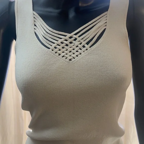 Cream Color Medium Tank - Picture 4 of 4